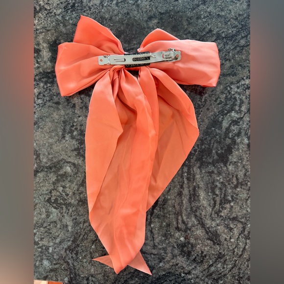 NEW! Large clip in hair bow- orange - Picture 2 of 2